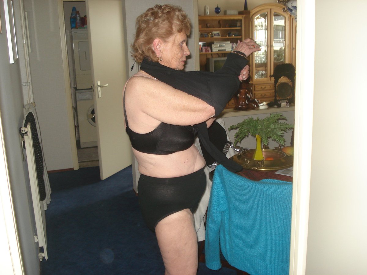 X PICTURES GRANNY