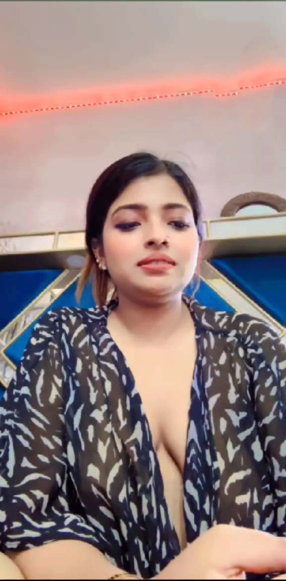 Gorgeous Look Desi Girl Paid Nude Video Call Pics
