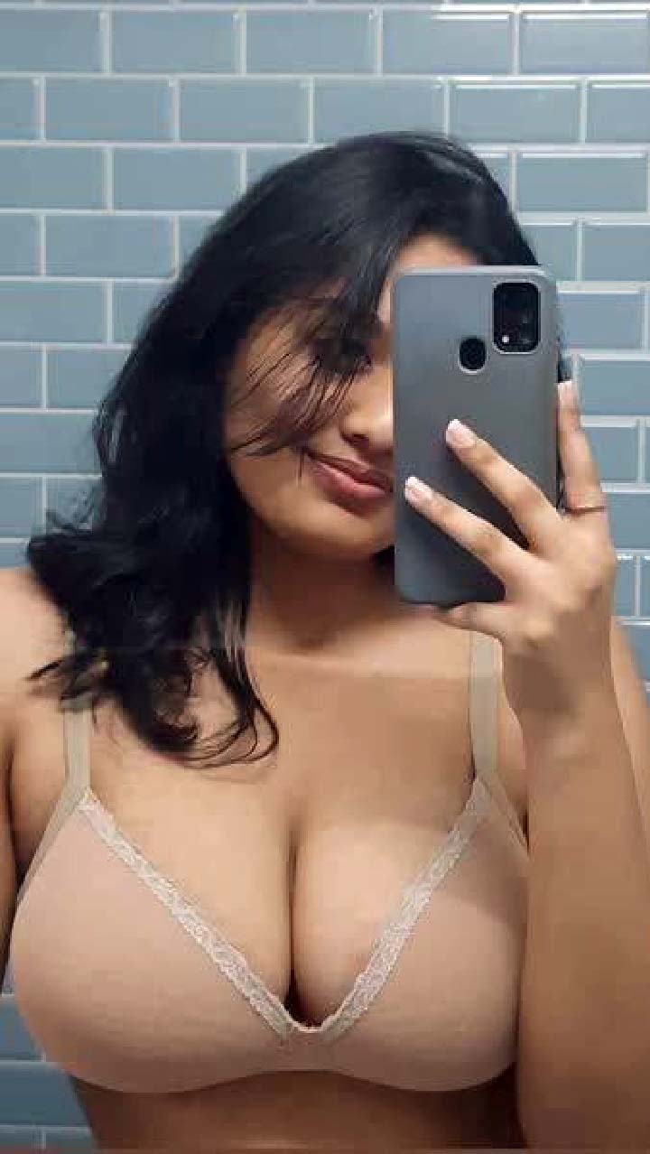 Naughty Indian Horny Gf Nude Selfie Leaked