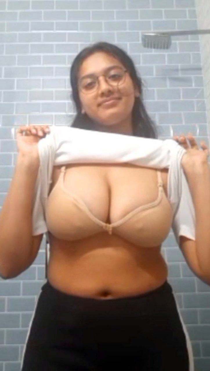 Naughty Indian Horny Gf Nude Selfie Leaked