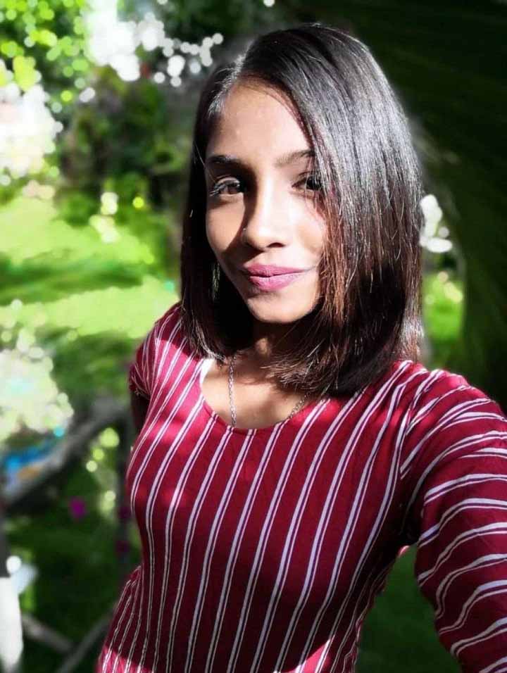 Indian Beauty Slim Babe Cute Boobs Selfie Pics