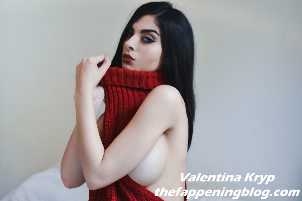Valentina Kryp Undressing & Nude Tease
