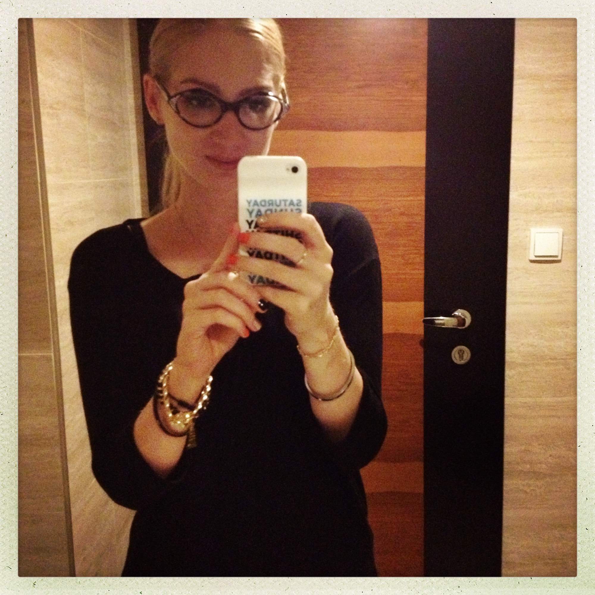 Selfie Swedish Blonde Loves Converse