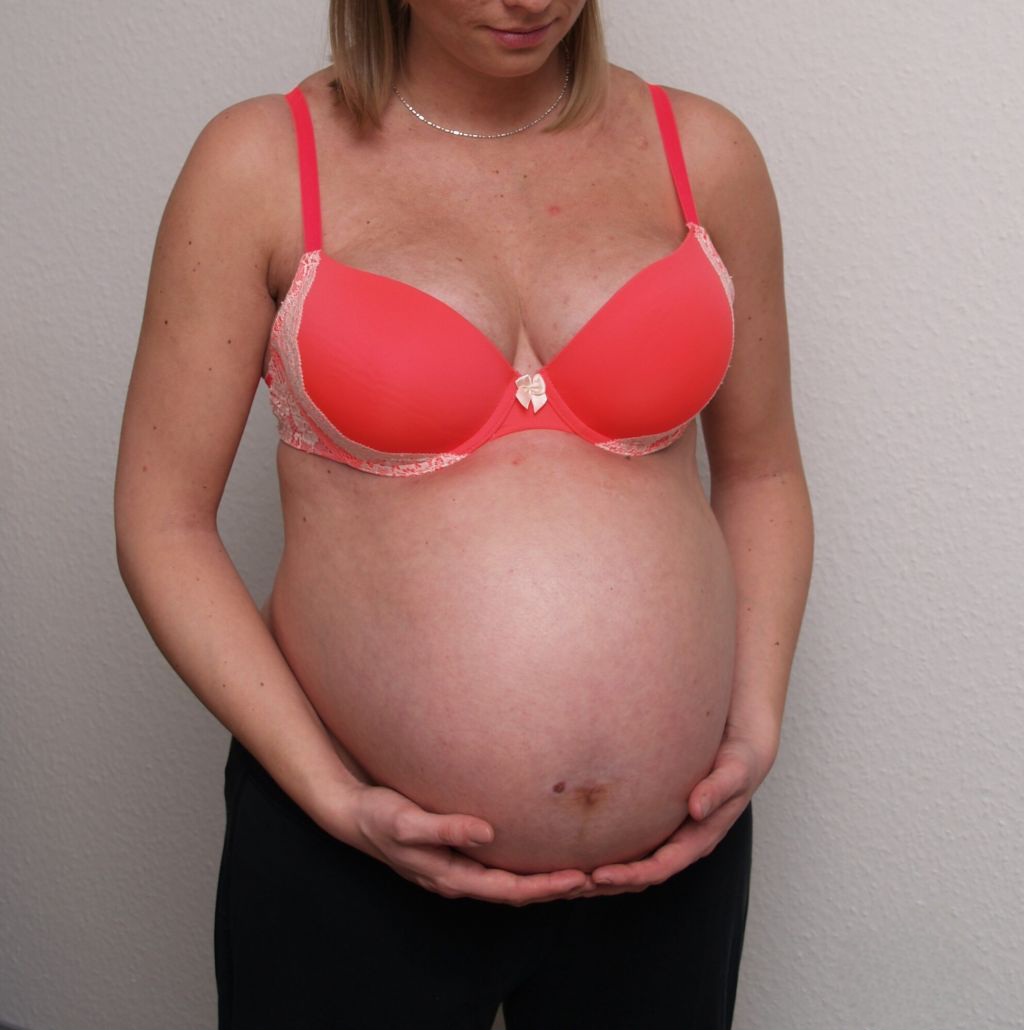 Sexy pregnant girl