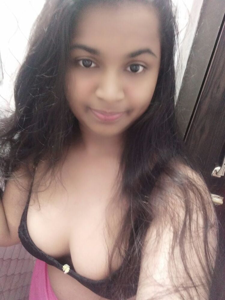 desi north indian teen boob show bra