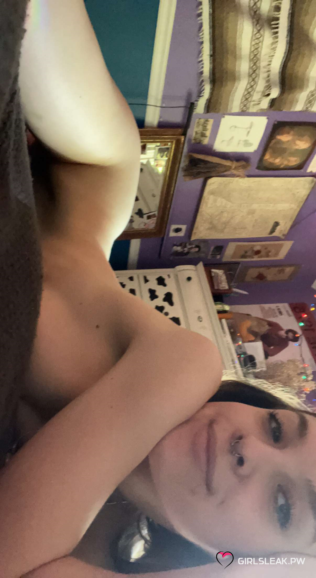 Look at this hot bitch
