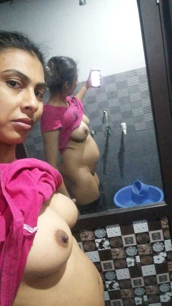 Indian Punjabi Bhabhi's big boob nudes leaked