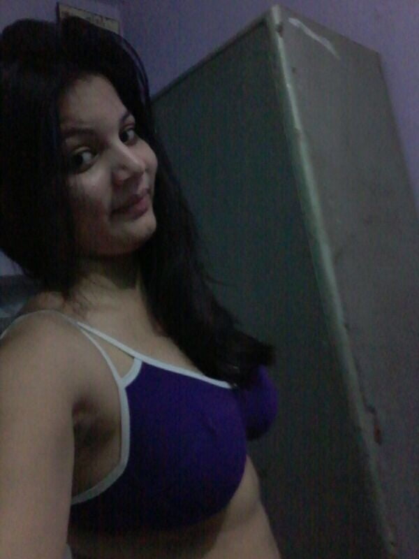 Horny Lady Selfshot Nude Pics