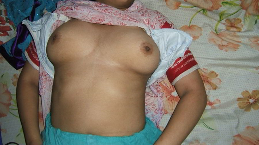 Desi Beautiful girlfriend showing her big breasts and pussy