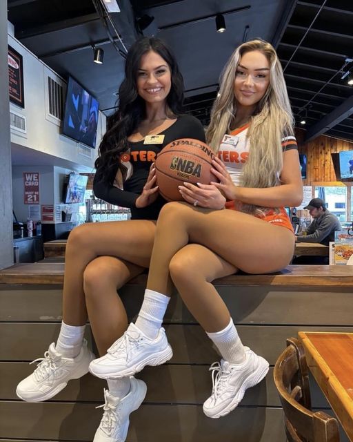 hooter girls