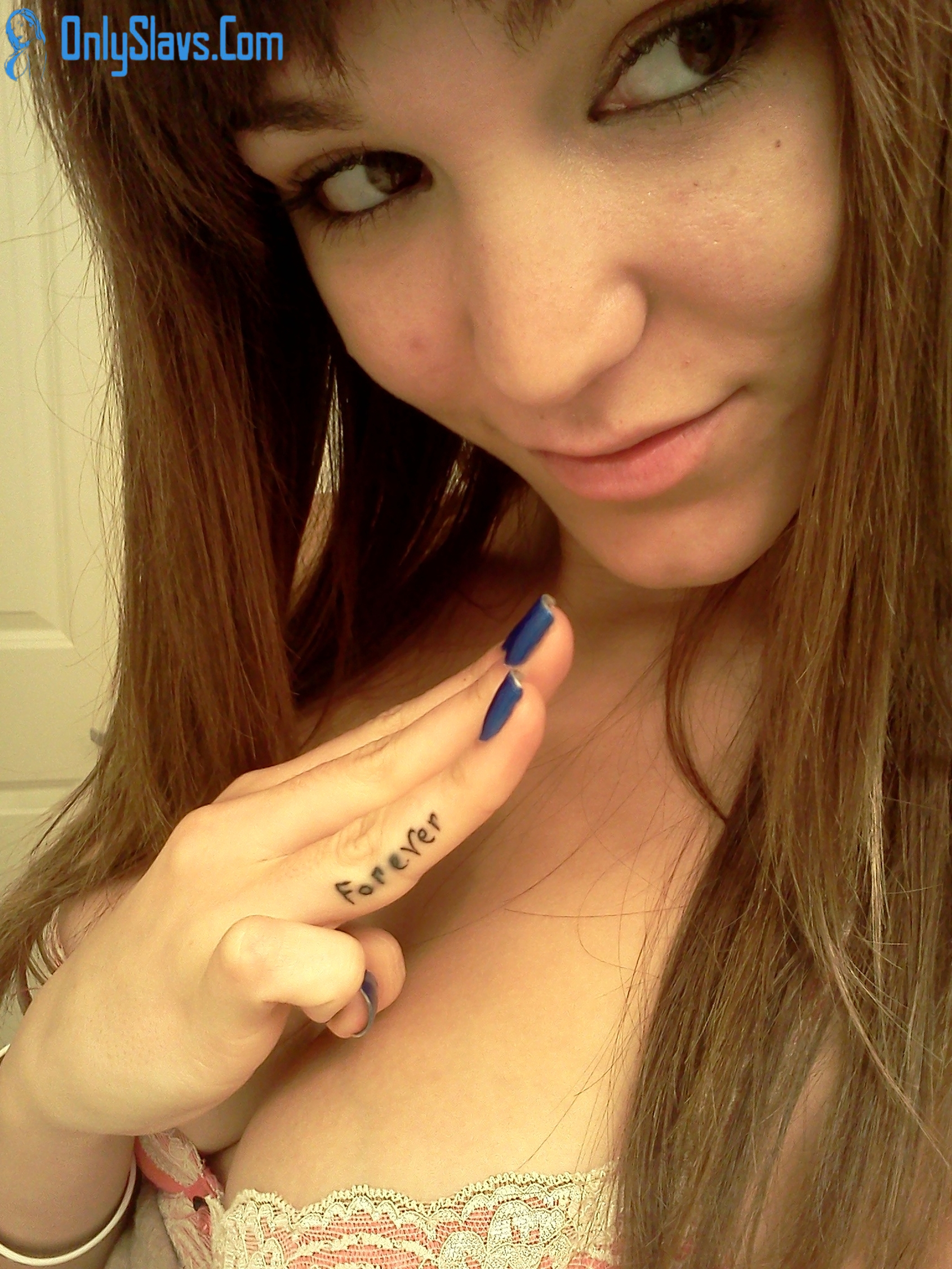 Leaked busty Slavic teen snapchat selfies