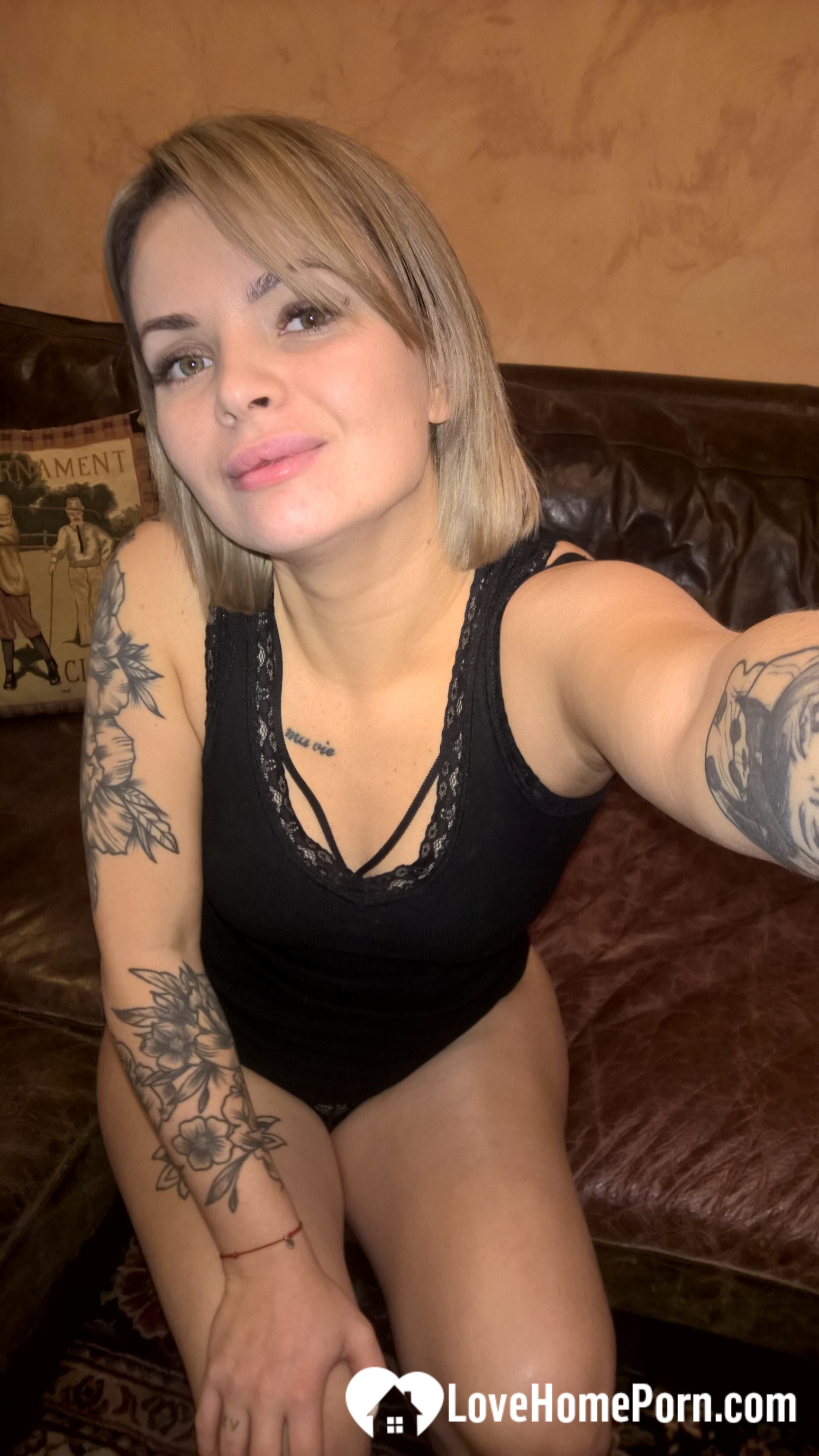 Cute tattooed beauty flashes her amazing tits