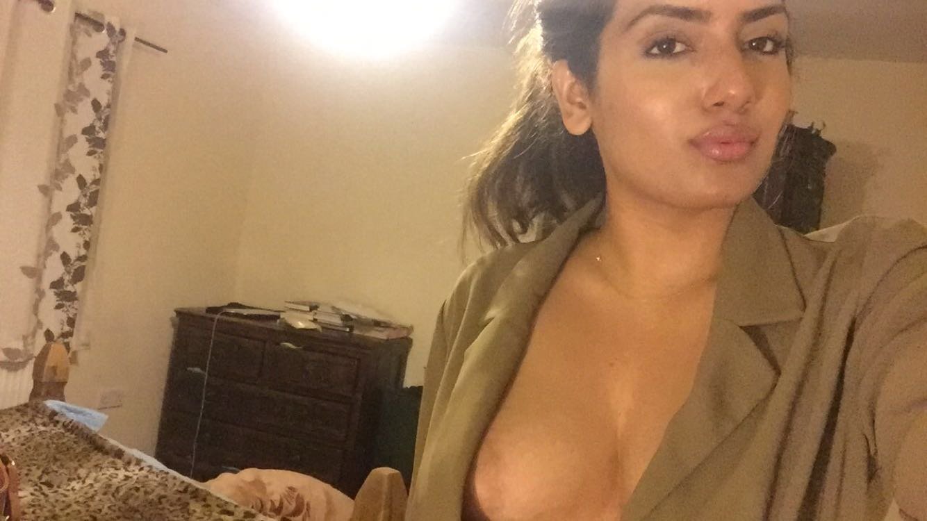 Hot paki mature showing some nude