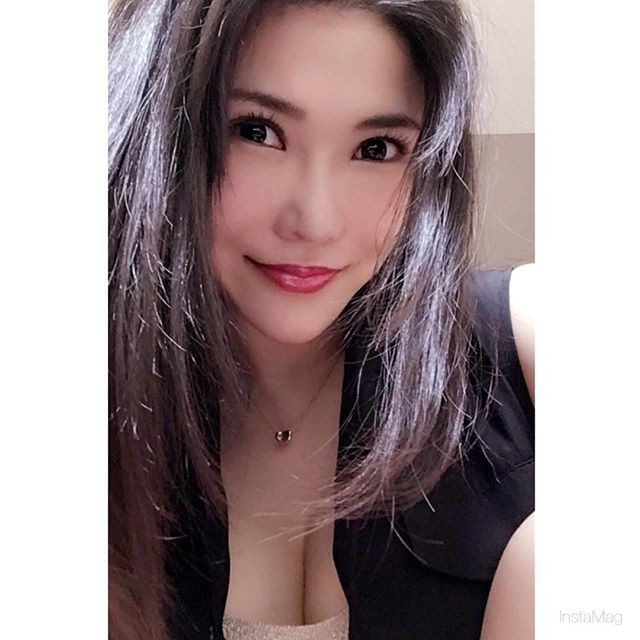 ANRI OKITA Big tits Asian Cleavage Goddess