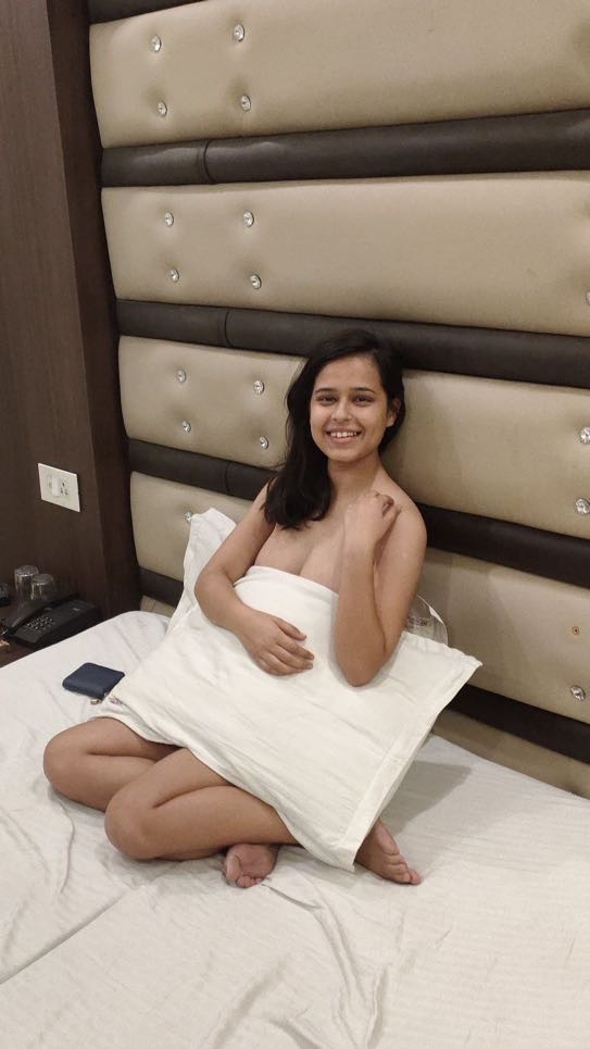 Indian Girl in Hotel Nude