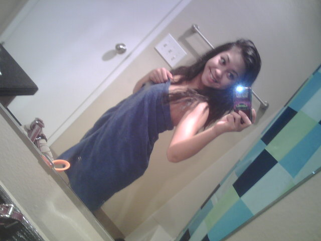 Petite Asian Oregon Teen Selfshots