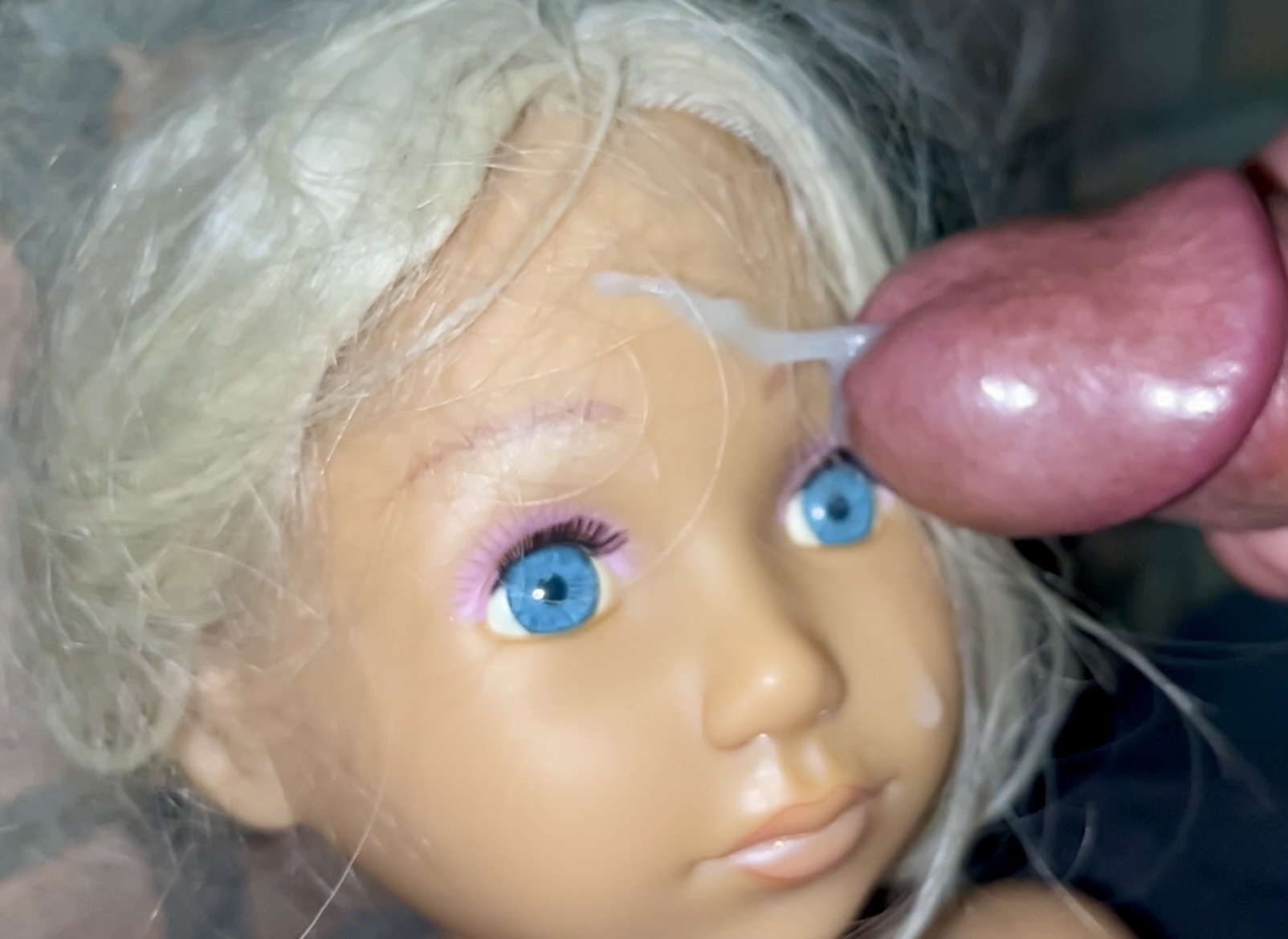 Smelly secondhand store hairdresser doll cumshot