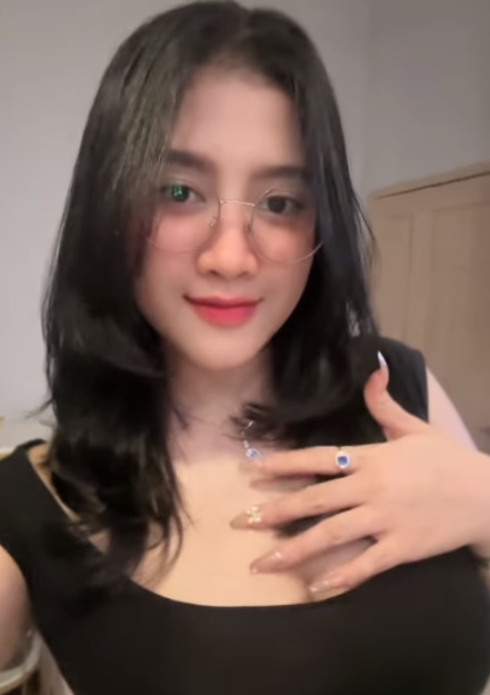 Back to Hot Girl