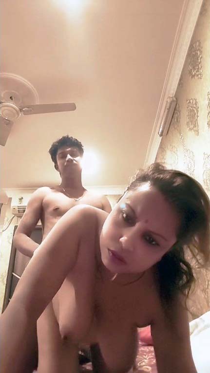 Naughty Indian Sexy Wife Nude Sex Pics