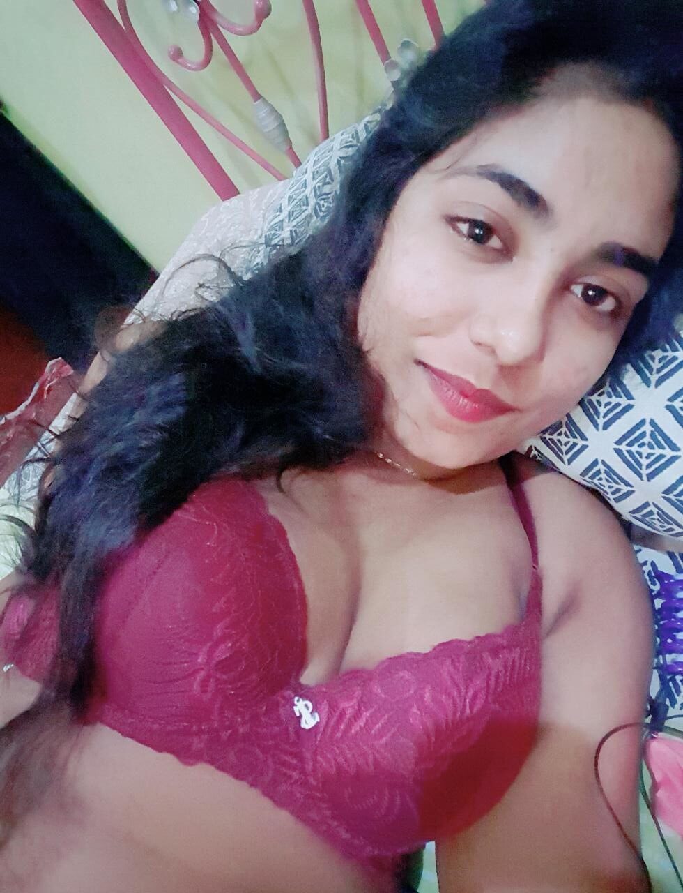 Beautiful Desi Horny Teen Girl Nude Selfie Pics