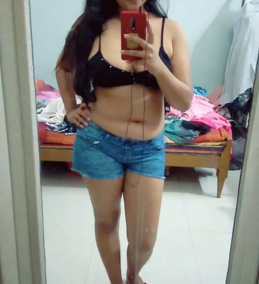 Indian cute desi girl leaked pic