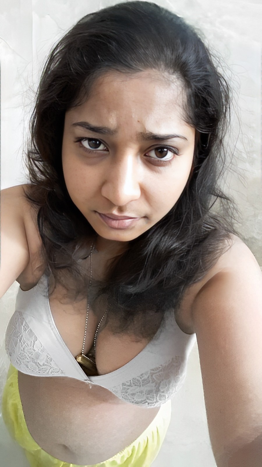 Sri-Lankan-office-girl-naked-selfie-