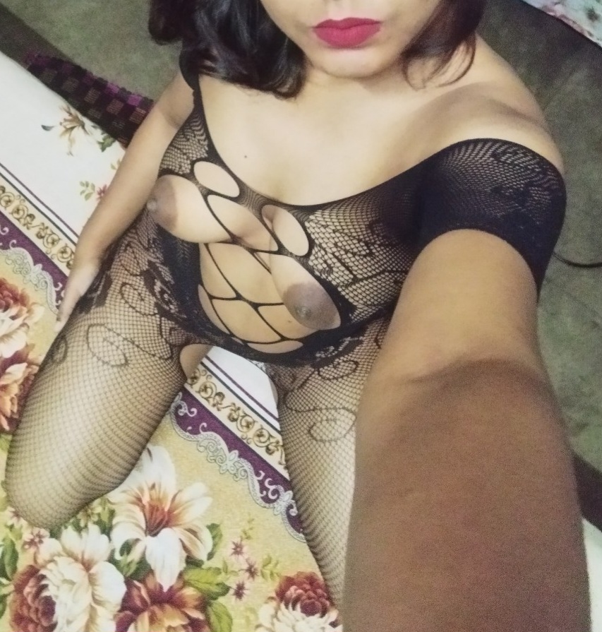 Desi Nude Anika Magi From Bangladesh Tasing in sexy lingerie
