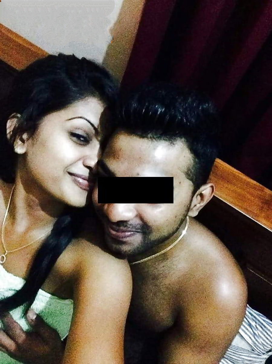 Most Famous Lankan Actress Model Enjoying with Boyfriend