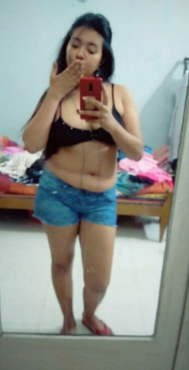 Indian cute desi girl leaked pic