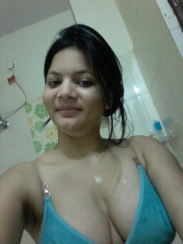 Horny Lady Selfshot Nude Pics