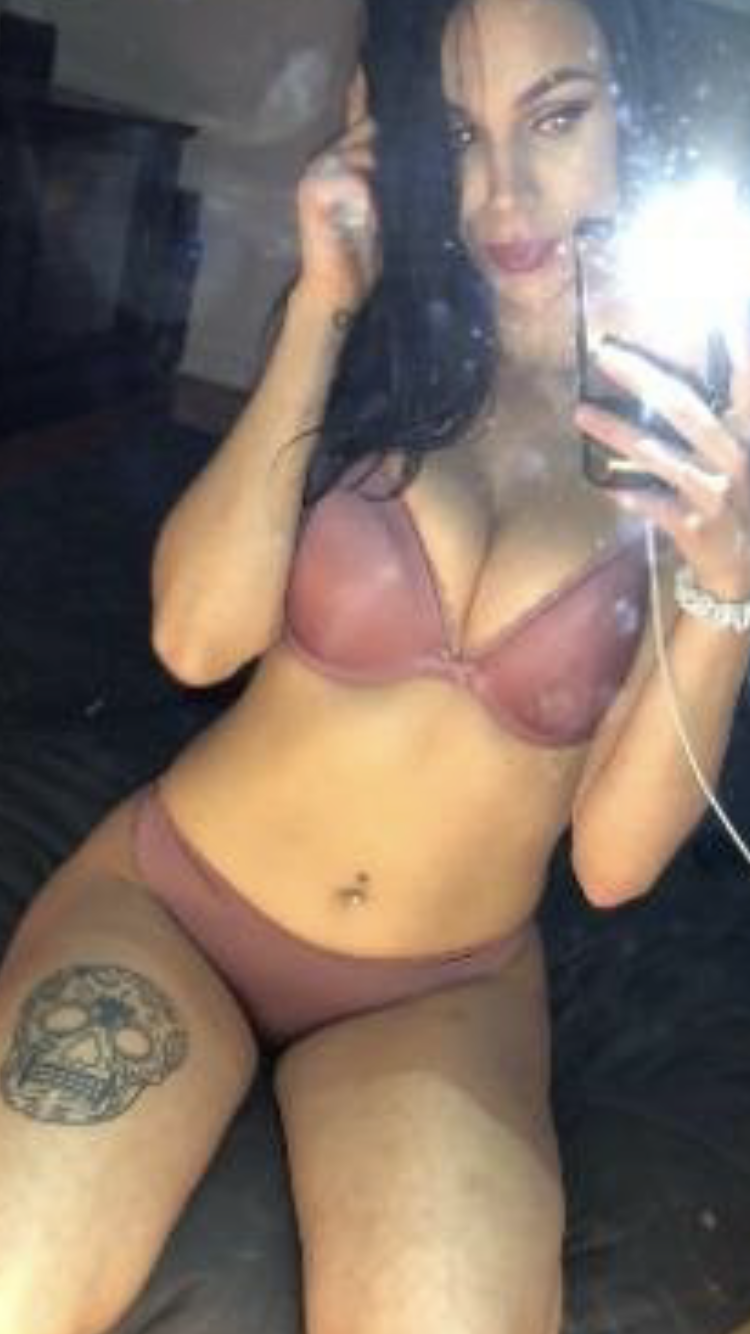 Let me see you cum to this collection of hot nudes and leaks