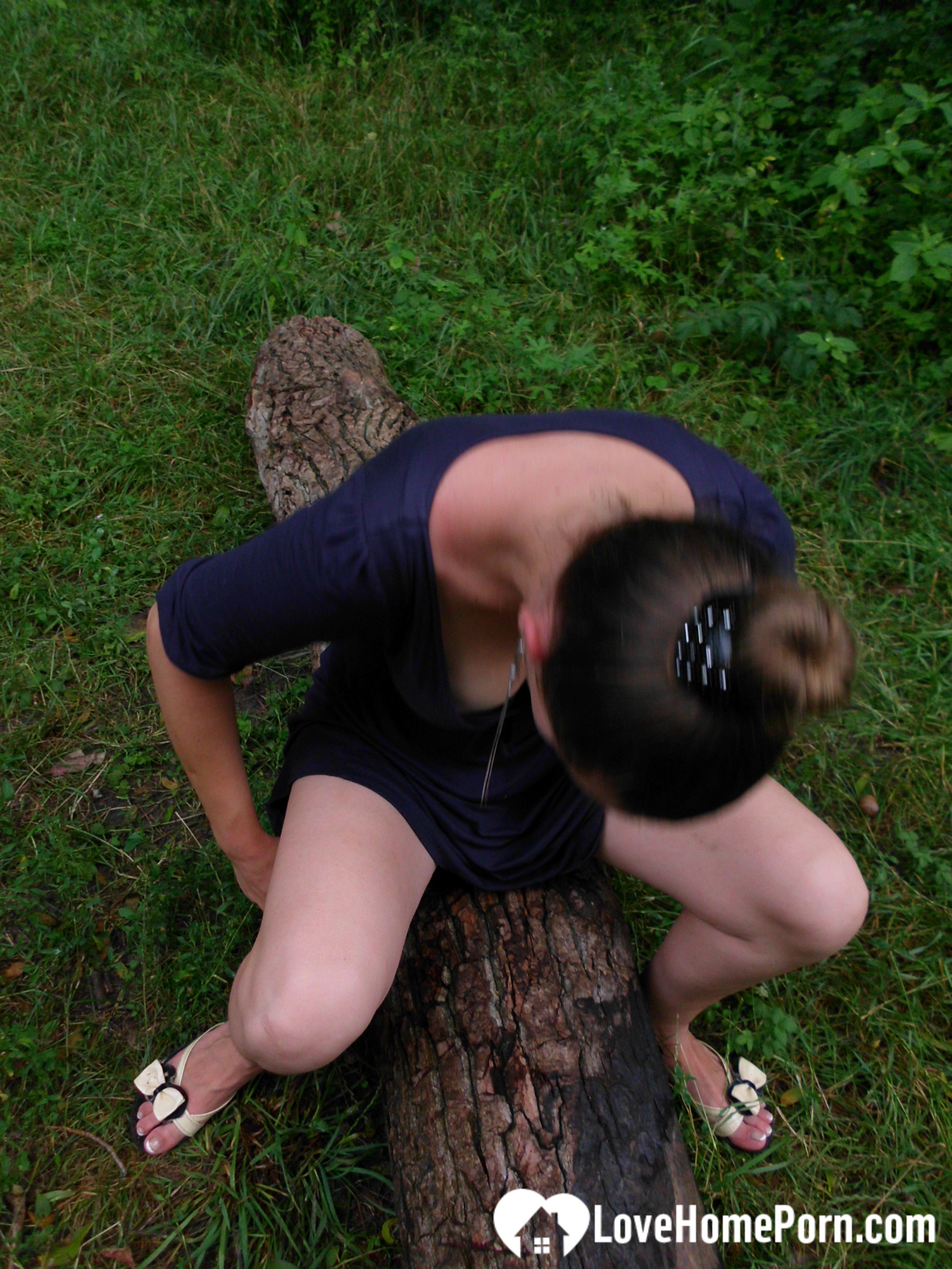Girlfriend outdoors decides to pleasure herself passionately