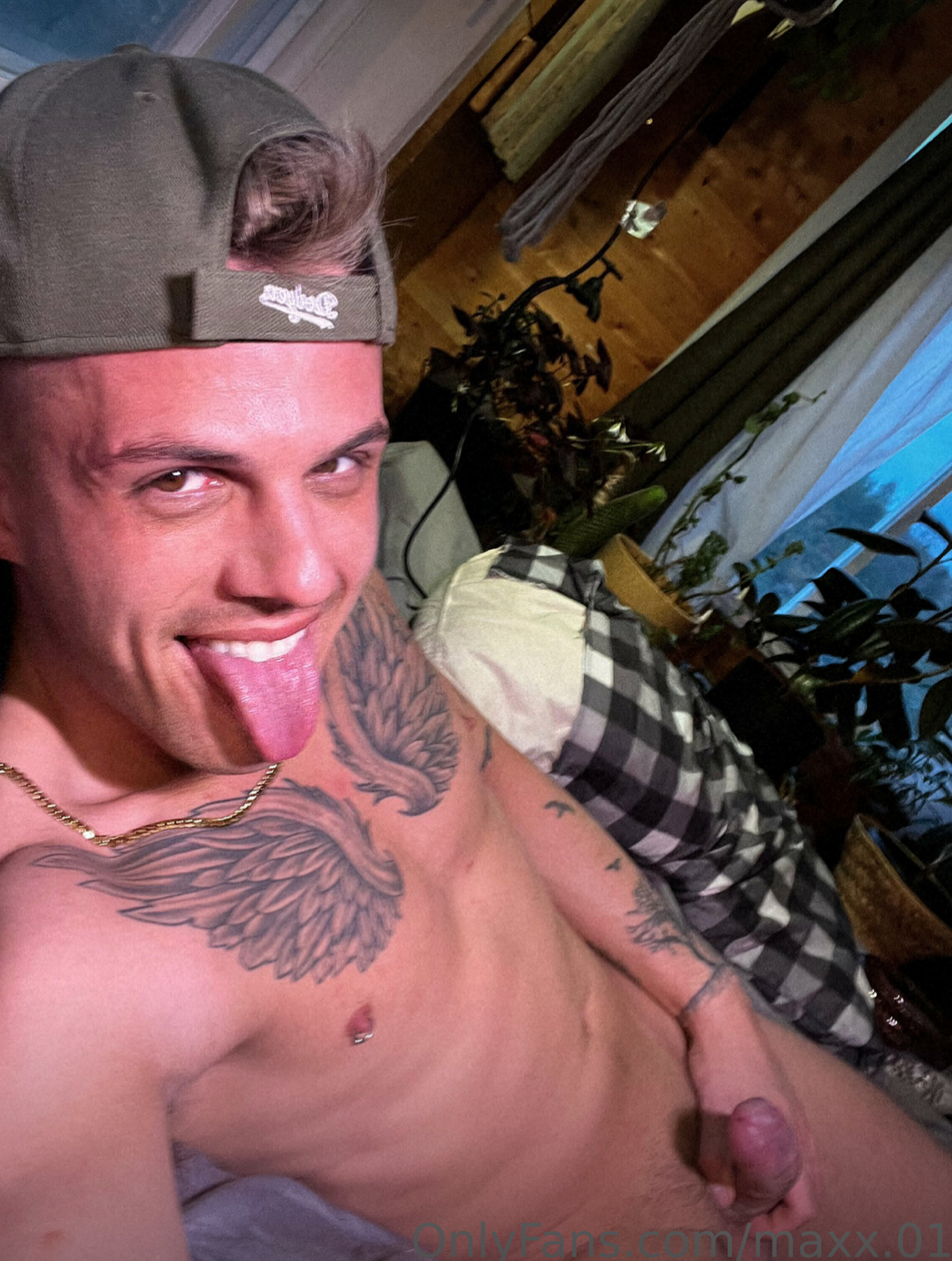 Canadian Onlyfans pornstar Max Roussy shows it all!