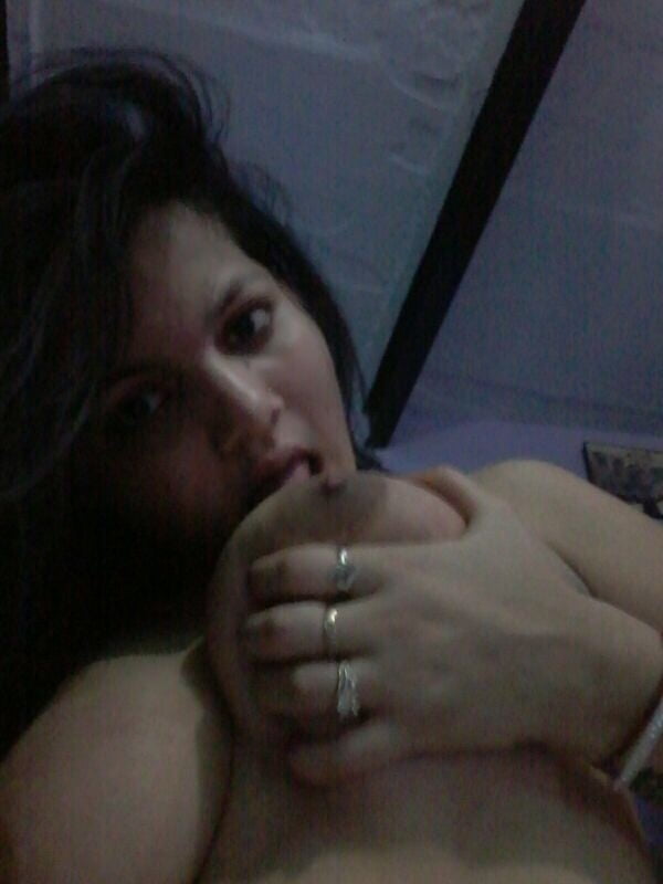 Horny Lady Selfshot Nude Pics