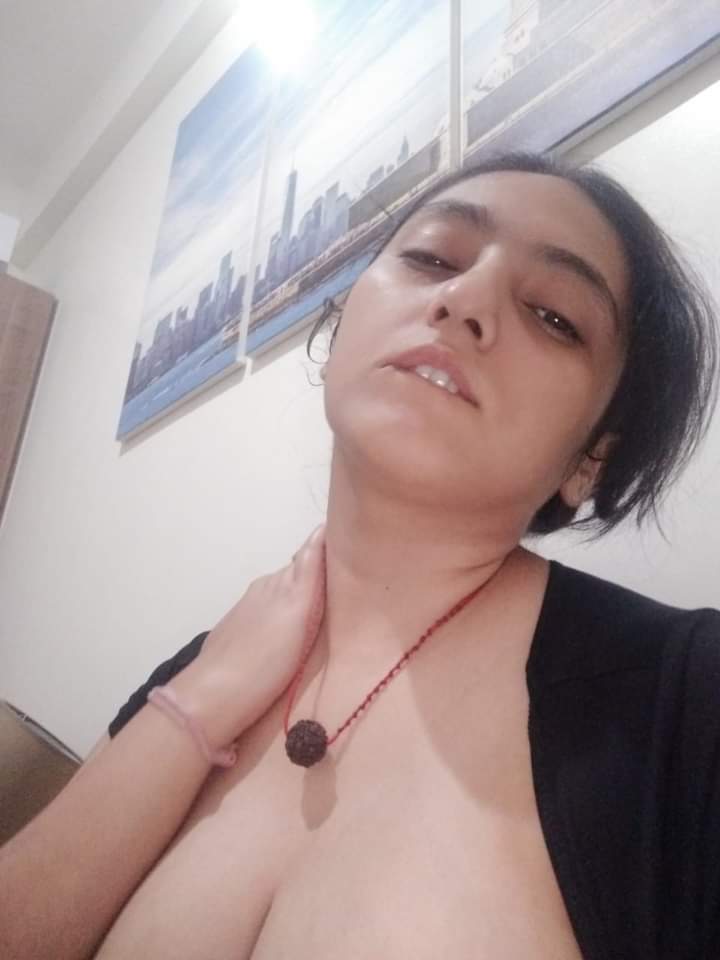 Beautiful horny married girl unseen pics