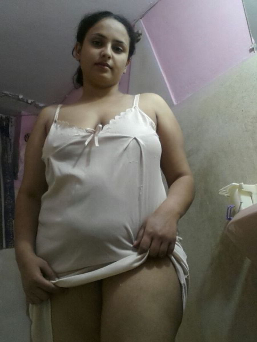 Cute teen showing some nude at midnight