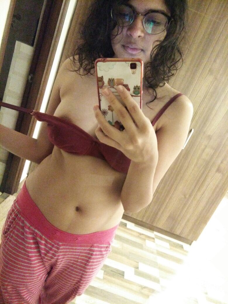 Desi punjabi girl Ritika Sharma nude collection