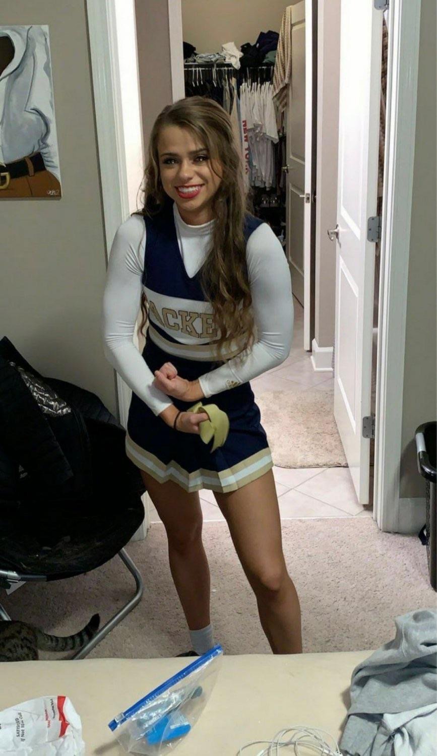 Sexy Cheerleader Teen Leaked