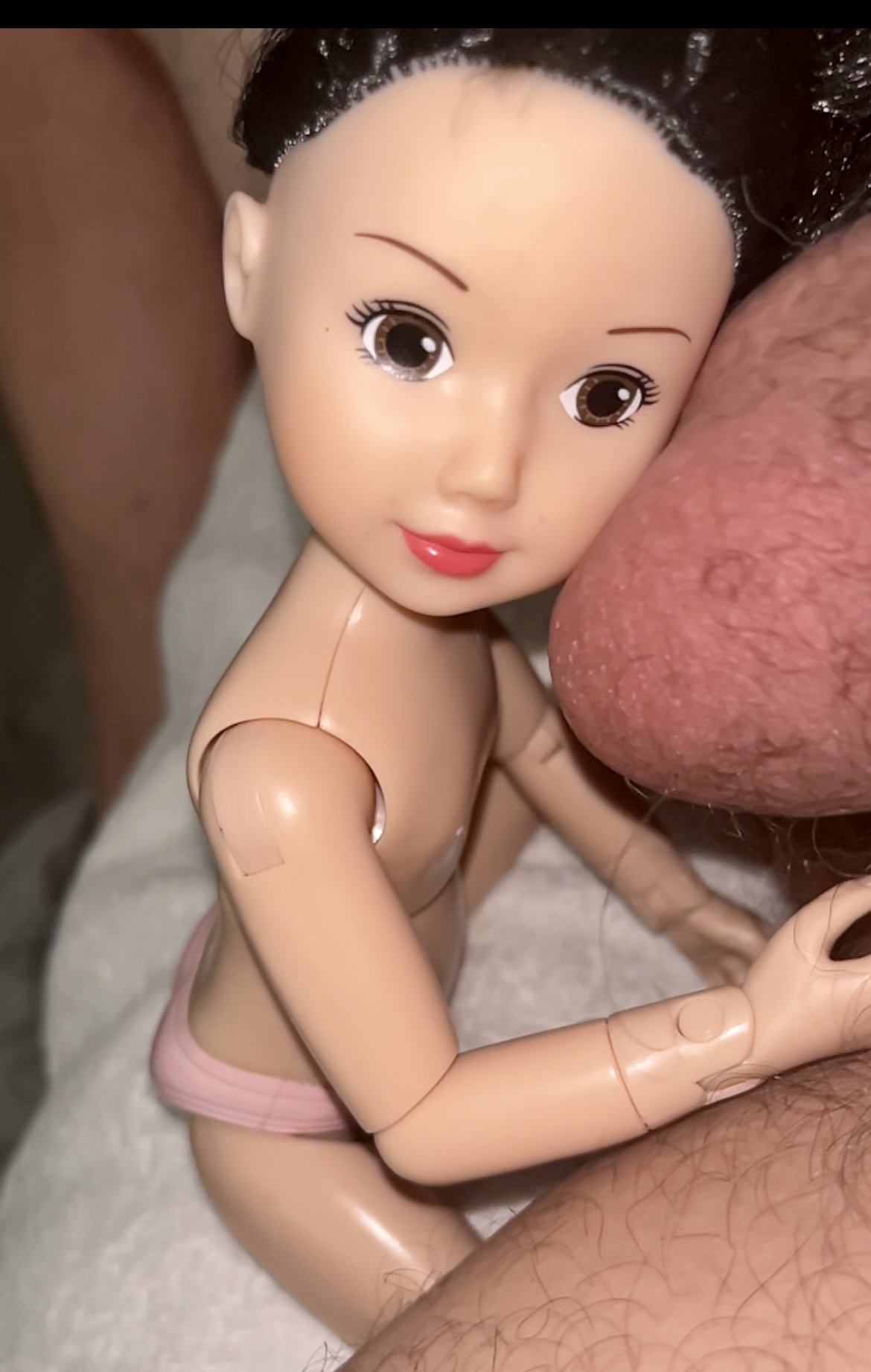 Disney’s Snow White doll playing sex and cumshot facial