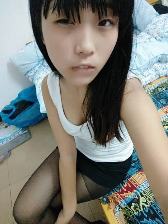 Chinese Leaked - College babe lost phone’s SD card