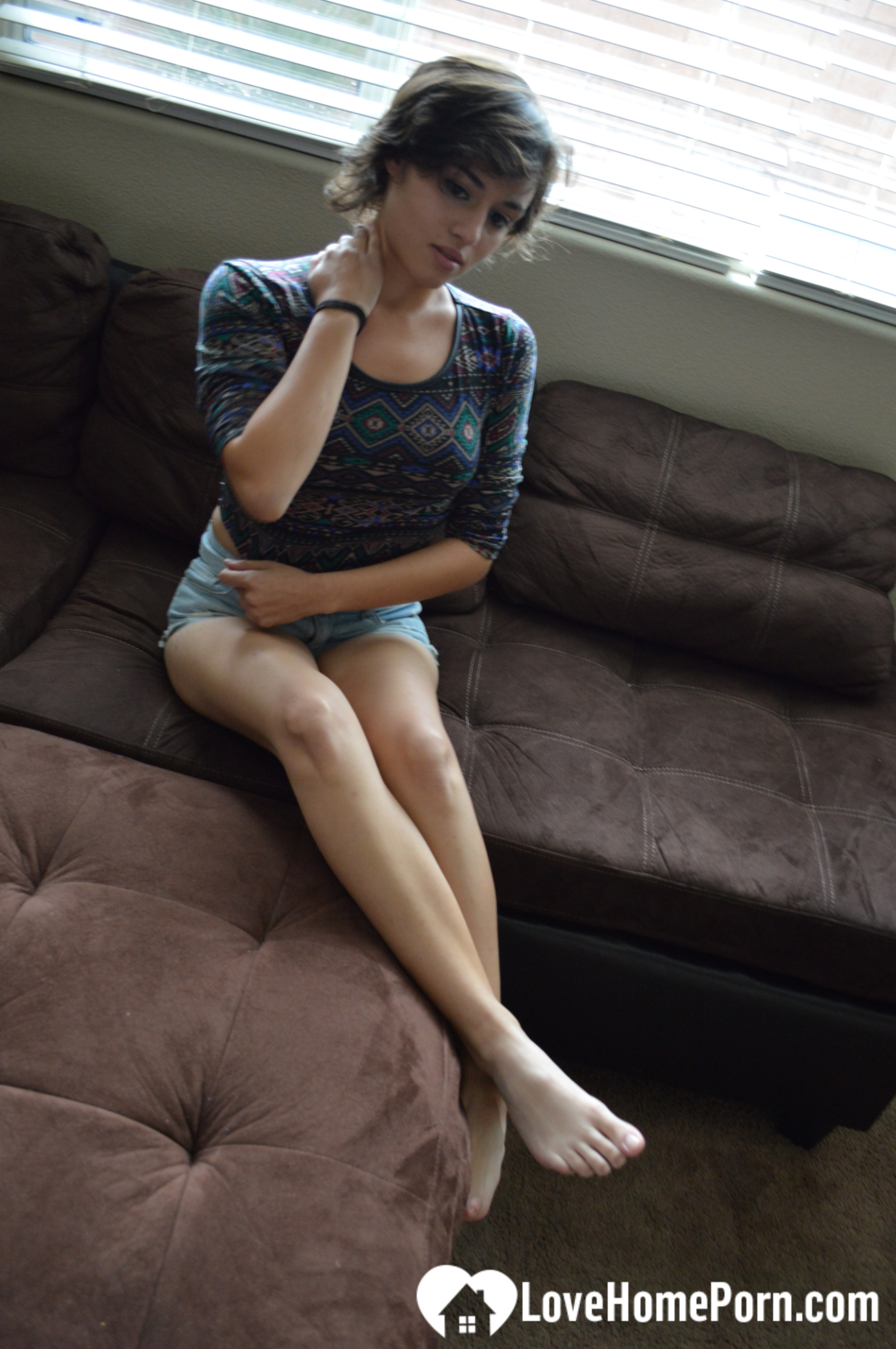 Pretty brunette satisfies herself on the couch