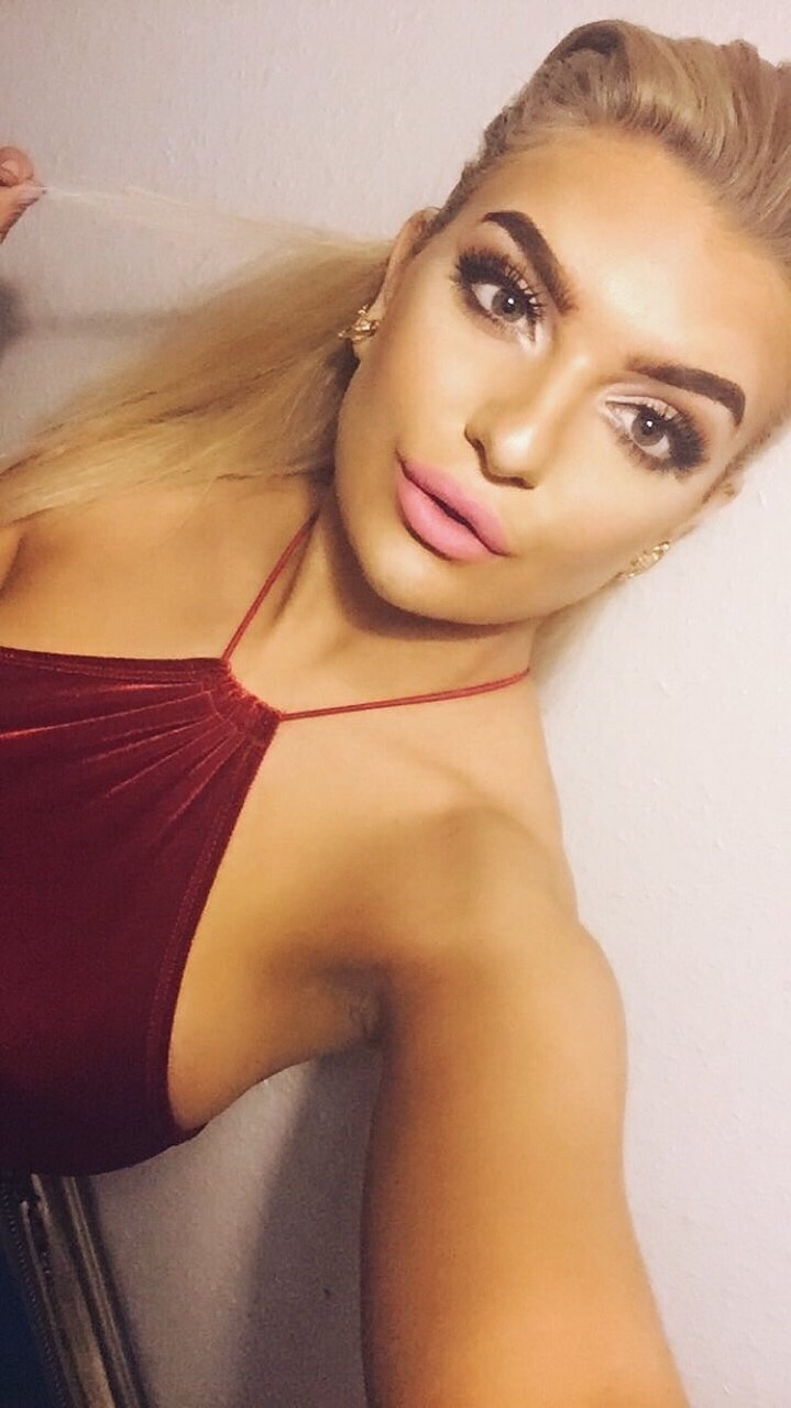 Big Tit Blonde Selfie Babe Lola