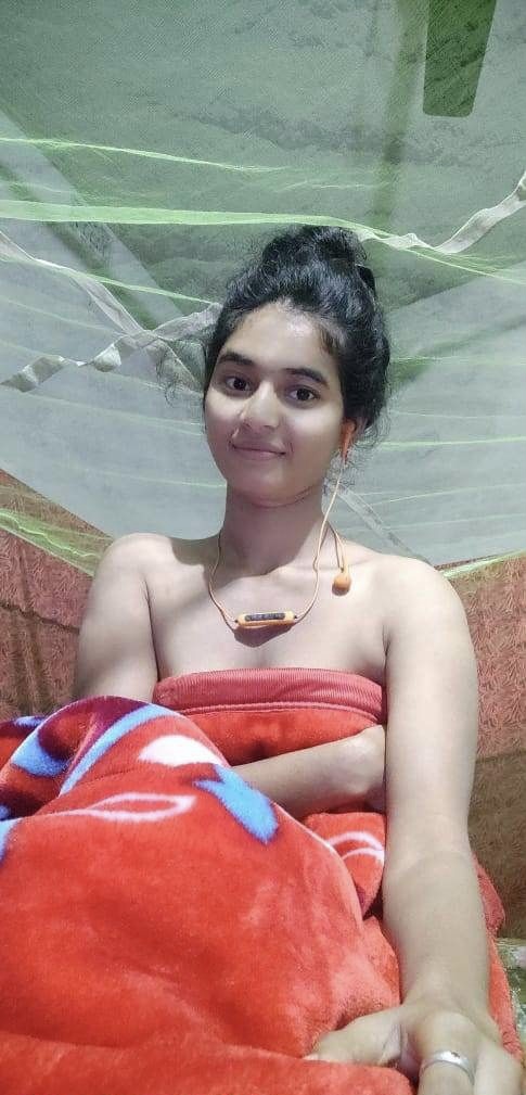 Ex Delhi girlfriend send me nude pics