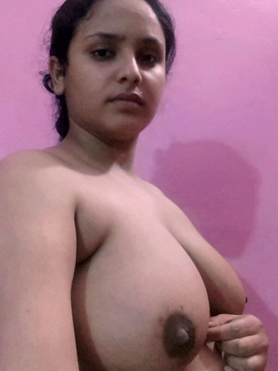 Cute teen showing some nude at midnight