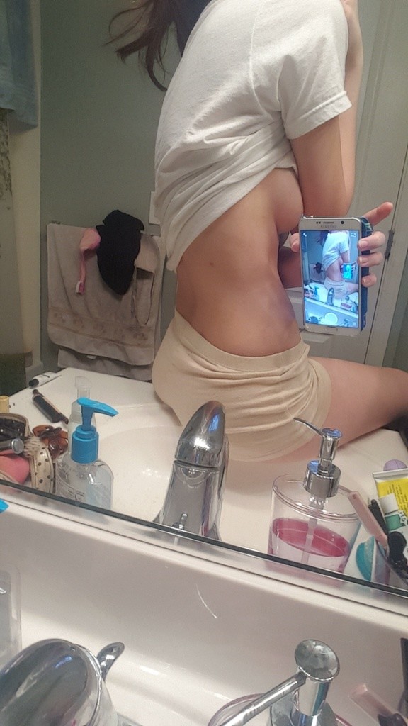 Julie And Her Phat Ass Selfies