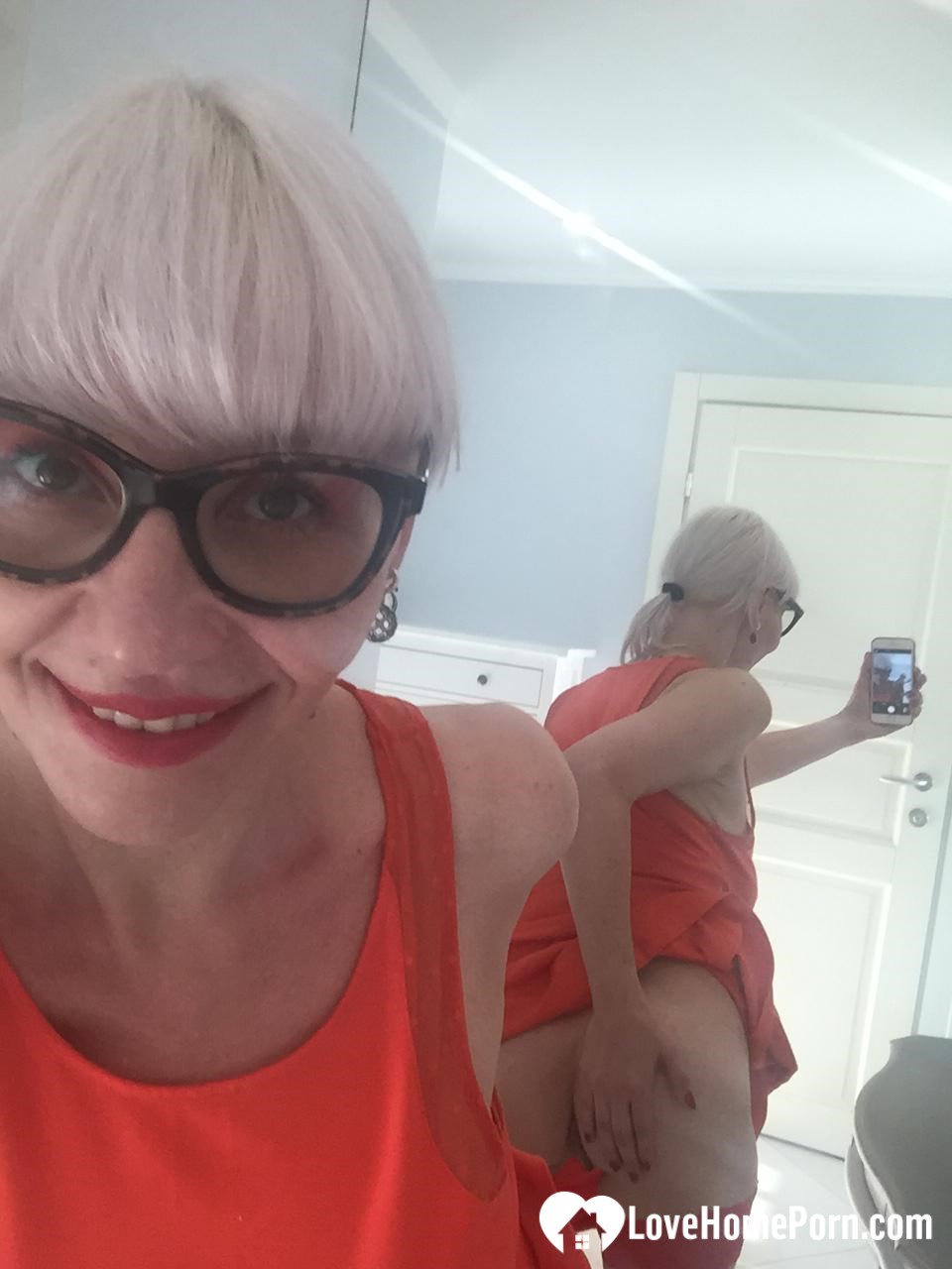 Blonde MILF with glasses teasing with nudes