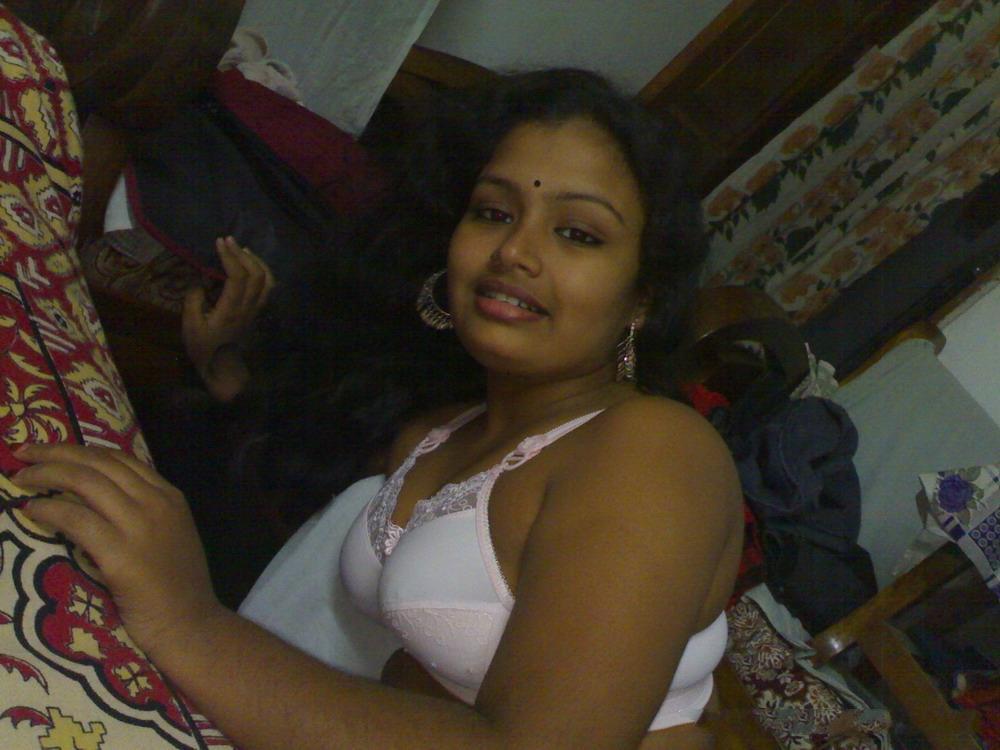 Indian beautiful Indian girl leaked a pic old
