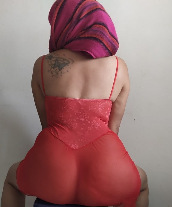 Huge Tits Hijabi Desi Babe Nudes