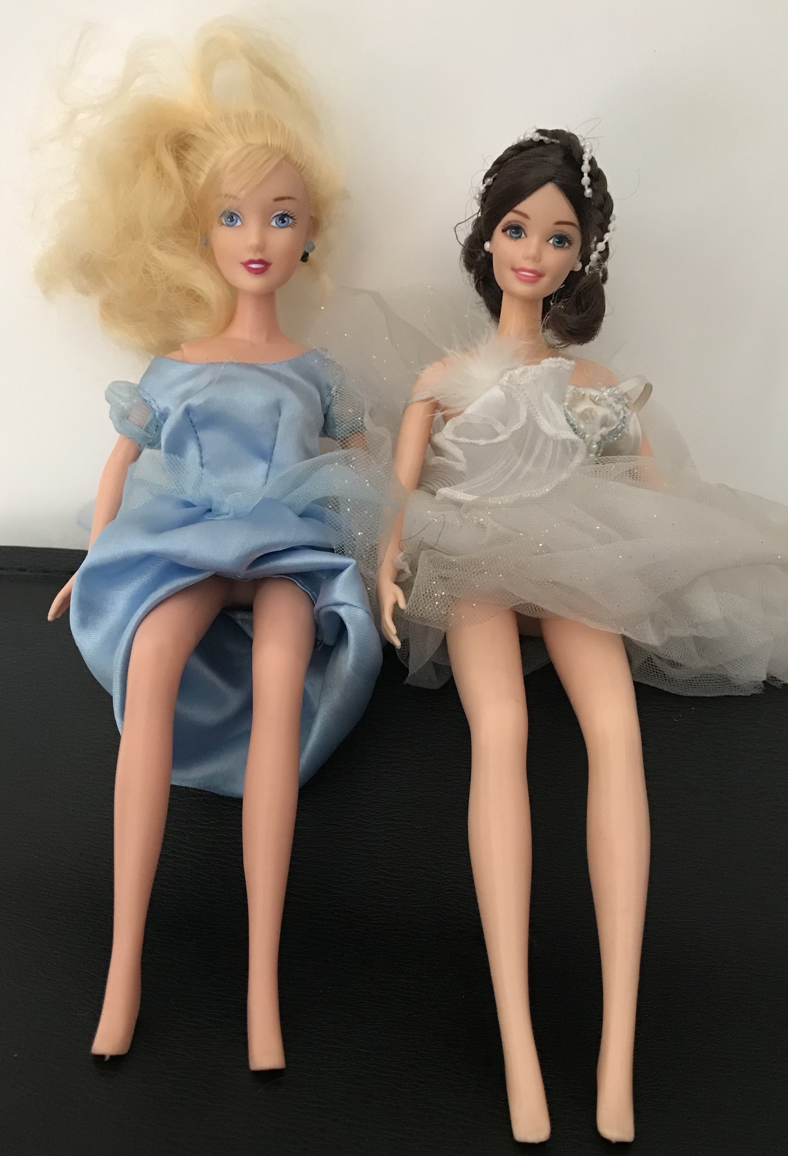 Smelly secondhand store Barbie threesome
