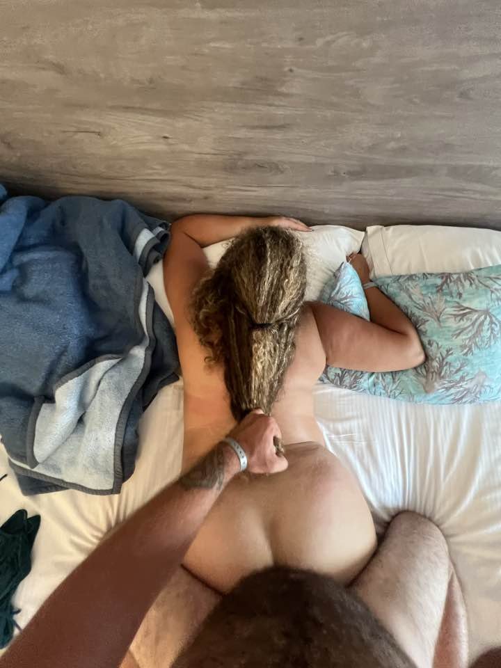 Cuckold boyfriend expose hot thick curly hair girlfriend tee